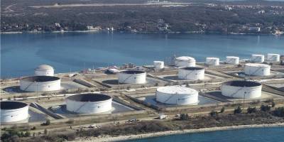 Хорватія готова допомогти сусідам з поставками нафти — але не російської