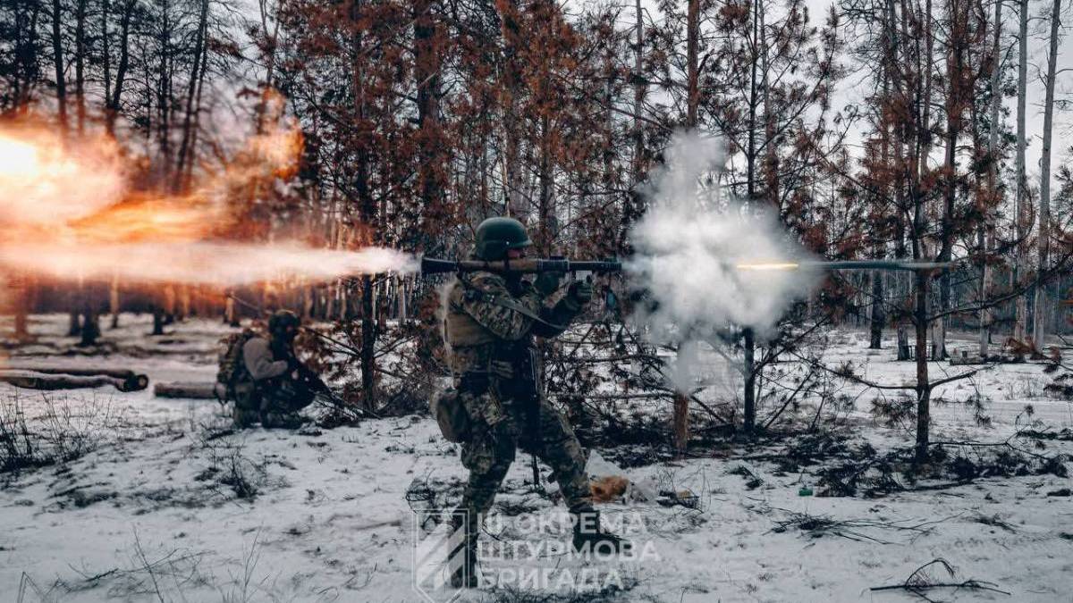 Орієнтовні втрати ворога на 17 лютого: 1 255 340 (+890) осіб, 4288 (+2) крилатих ракет, 24045 (+3) ББМ