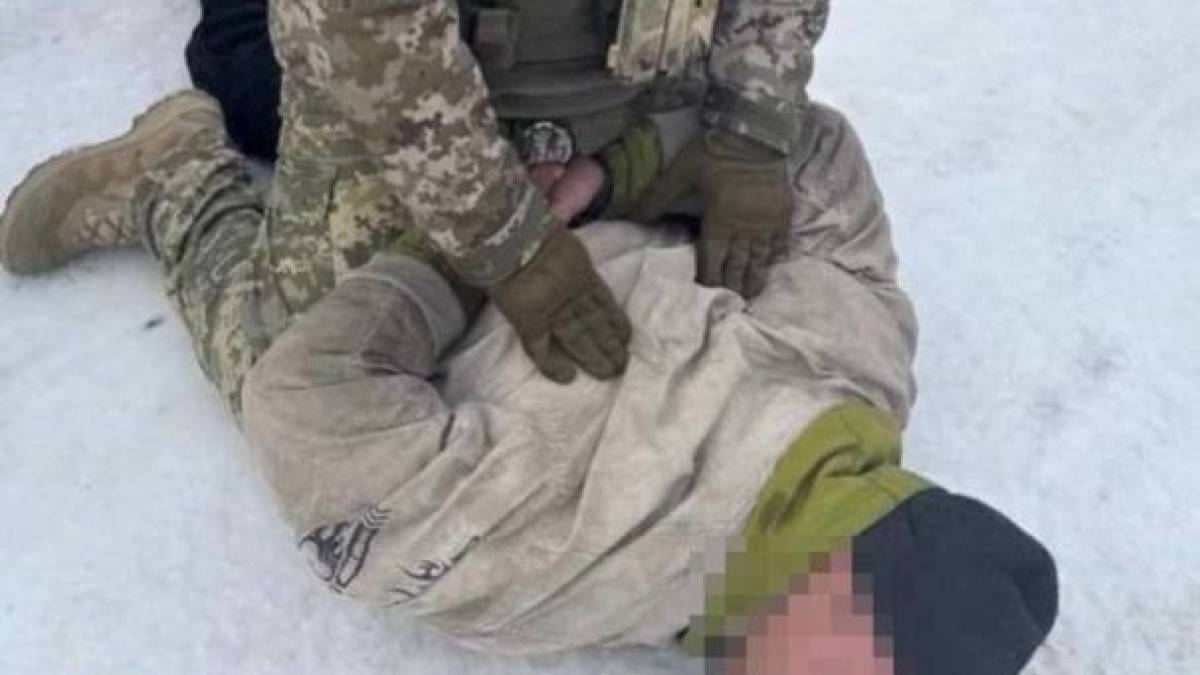 На Запоріжжі дезертир влаштував склад зброї у власній оселі