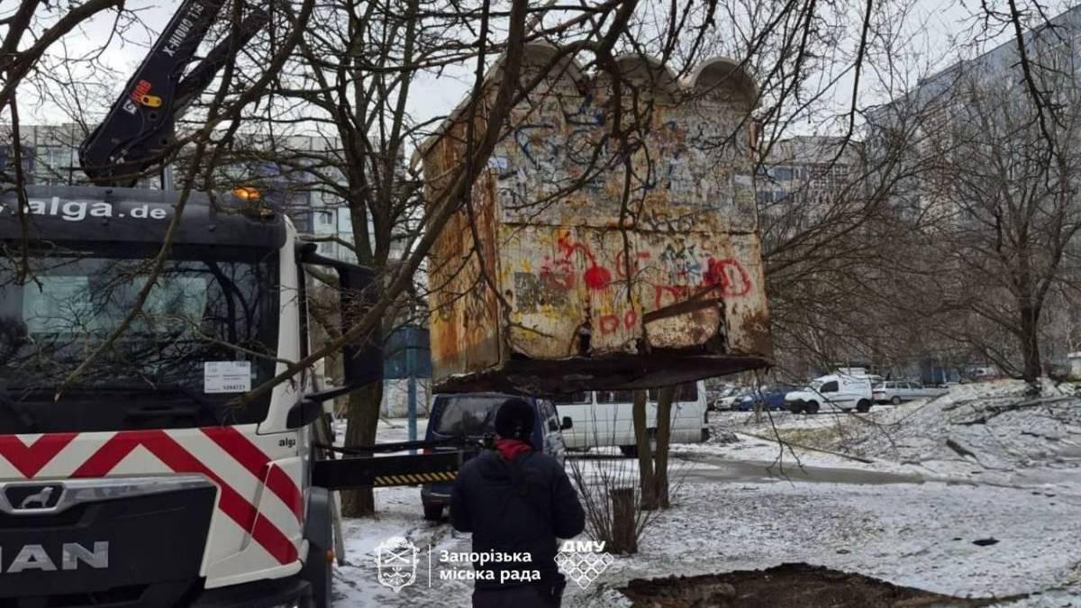 Прибрали черговий незаконний кіоск у Хортицькому районі