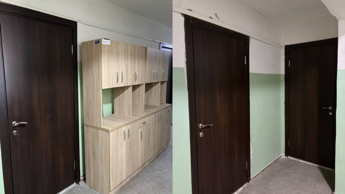 Французи допомогли замінити двері у постраждалому гуртожитку “Запорізької політехніки”