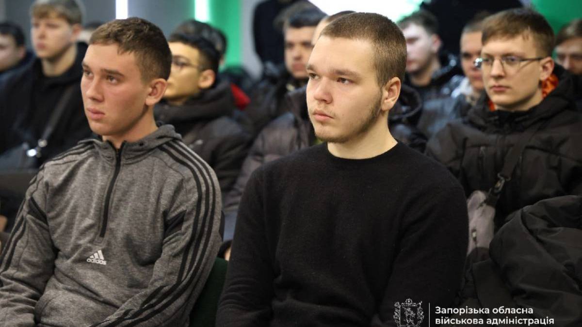 У Запоріжжі студенти проходять базову загальновійськову підготовку