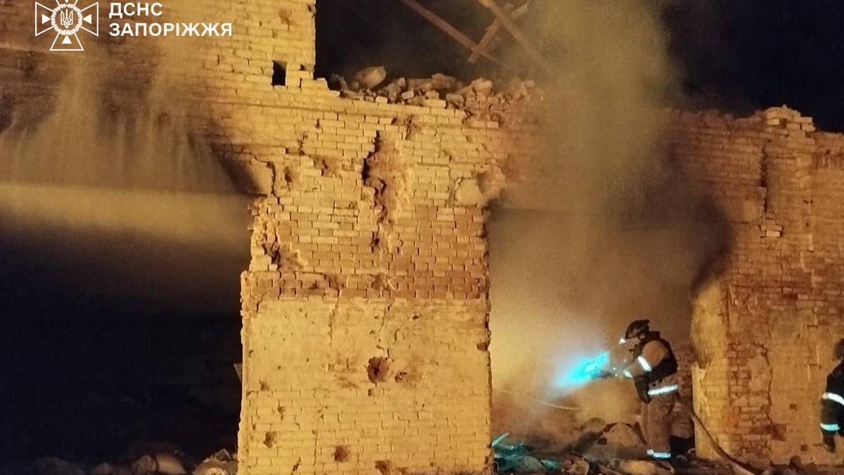 Дві пожежі виникли від обстрілів у Запорізькому районі за добу 