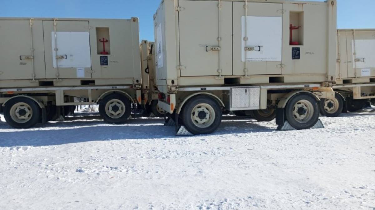 В Україну прибули 10 генераторів від Італії