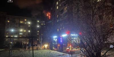 Запорізькі рятувальники ліквідовують наслідки ворожих атак на 5 адресах