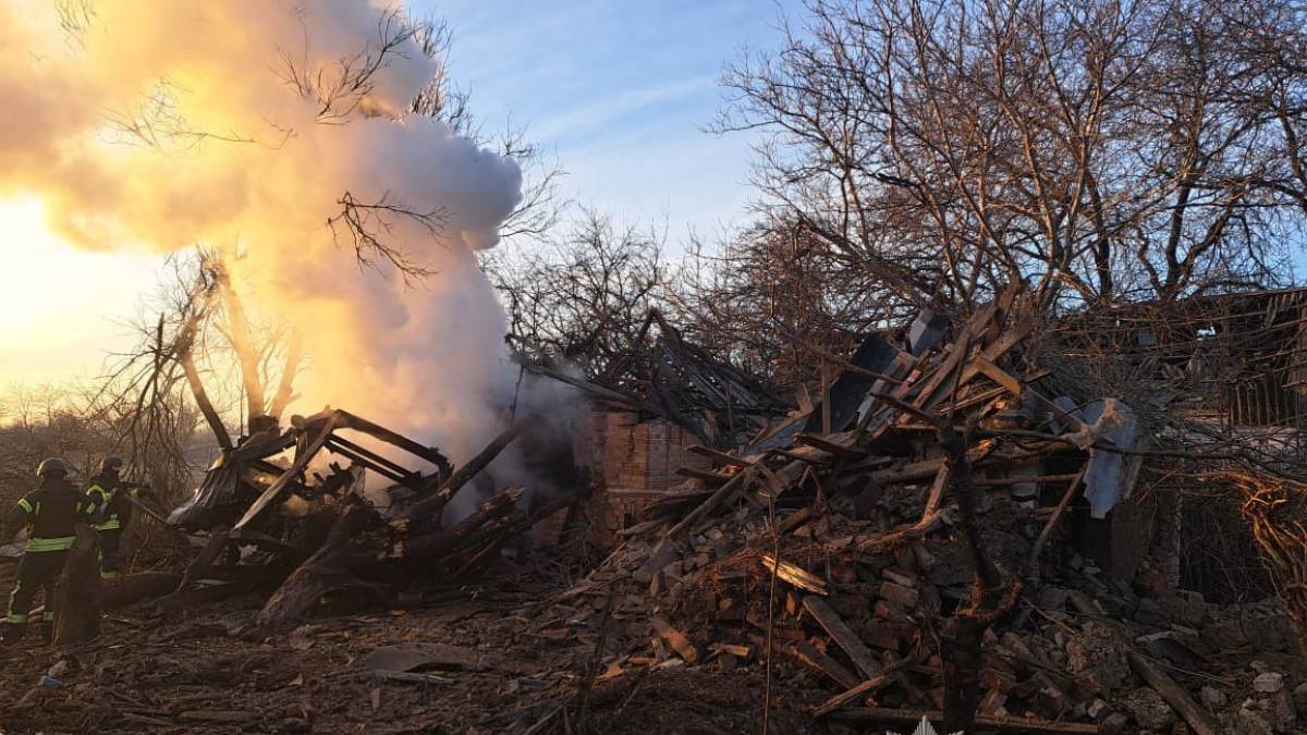 Армія рф вдарила по Запоріжжю трьома ракетами та 17 безпілотниками, — Нацполіція