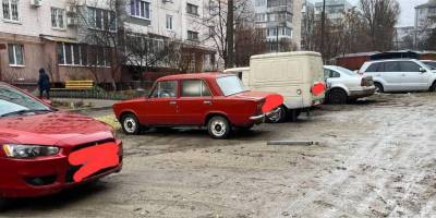 У спальному районі Запоріжжя облаштували незаконну автостоянку