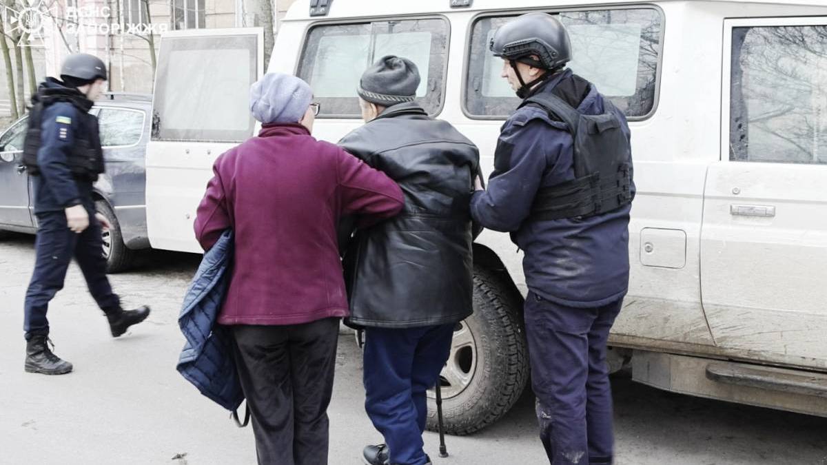 Офіцери-рятувальники громади евакуювали родину з прифронтового населеного пункту