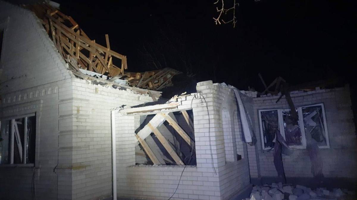 росіяни продовжують гатити по містах і селах на Запоріжжі
