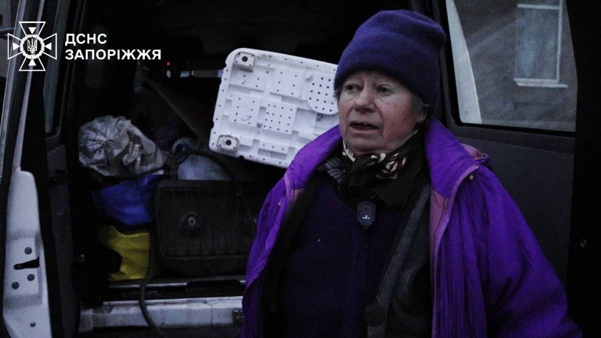 Офіцери-рятувальники громади евакуювали жінку з Преображенки
