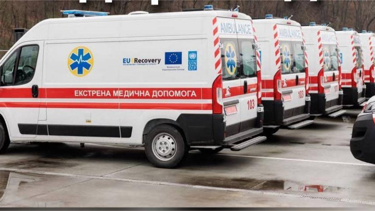 У Запоріжжі лікарі “швидкої” повернули до життя чоловіка з раптовою зупинкою серця