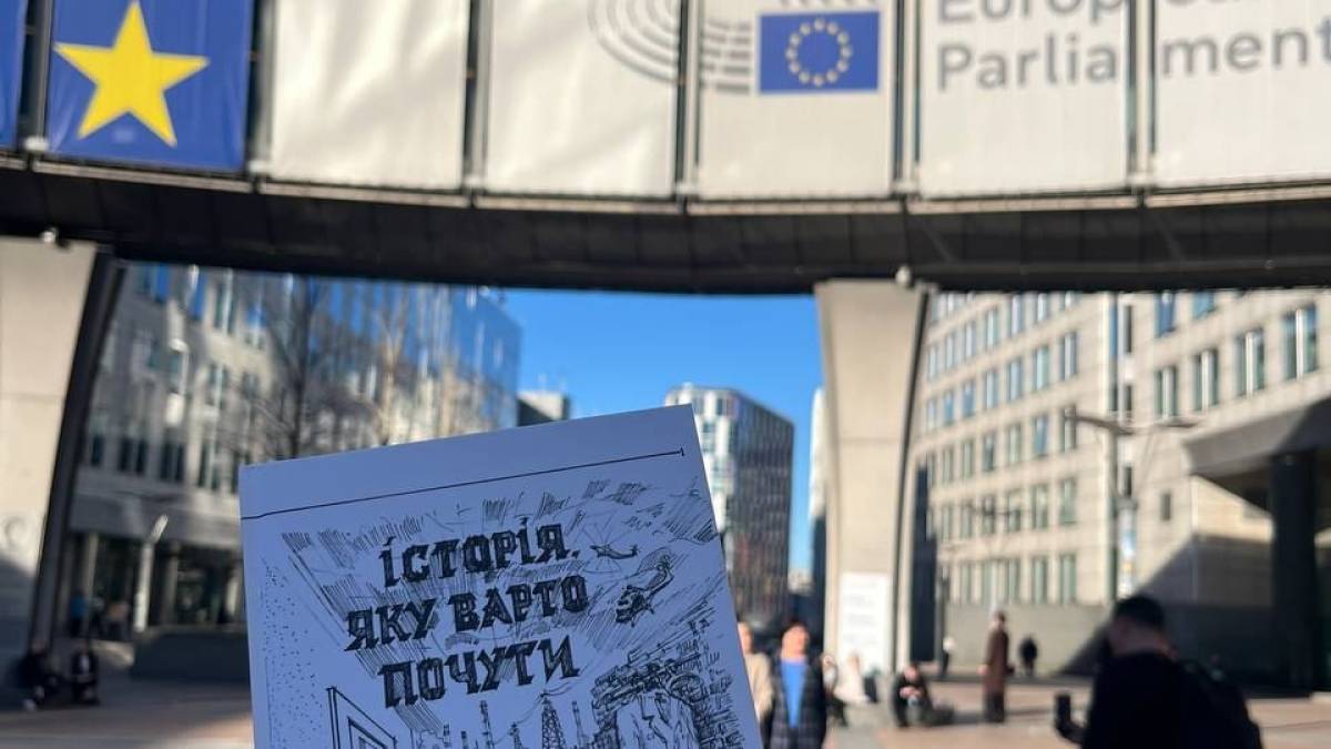 Ветеран бригади, що боронить Запоріжжя, презентував у Європарламенті книгу про бої за Авдіївку