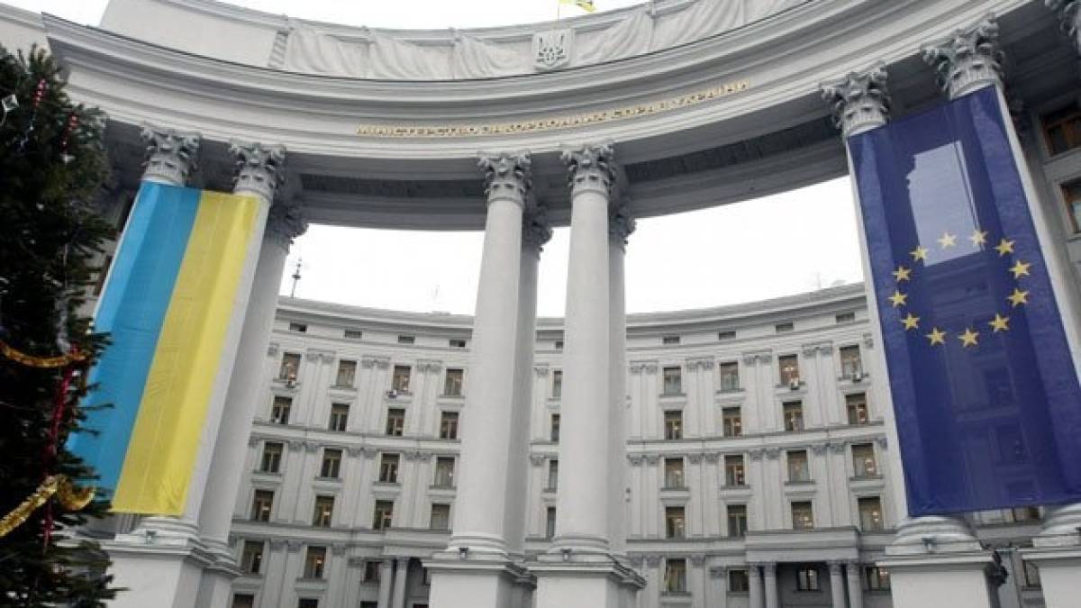 МЗС рекомендує українцям утриматися від поїздок до Угорщини
