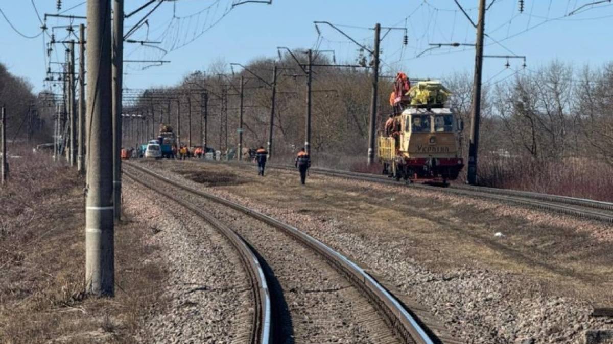 «Укрзалізниця» відновила більшість пошкоджених ділянок після нічної атаки