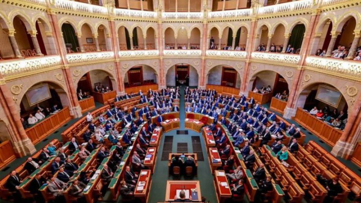 Парламент Угорщини ухвалив резолюцію про відхилення членства України в ЄС
