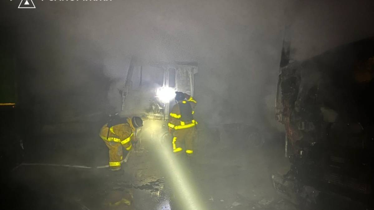 У Запорізькому районі згоріли вантажівки та обладнання