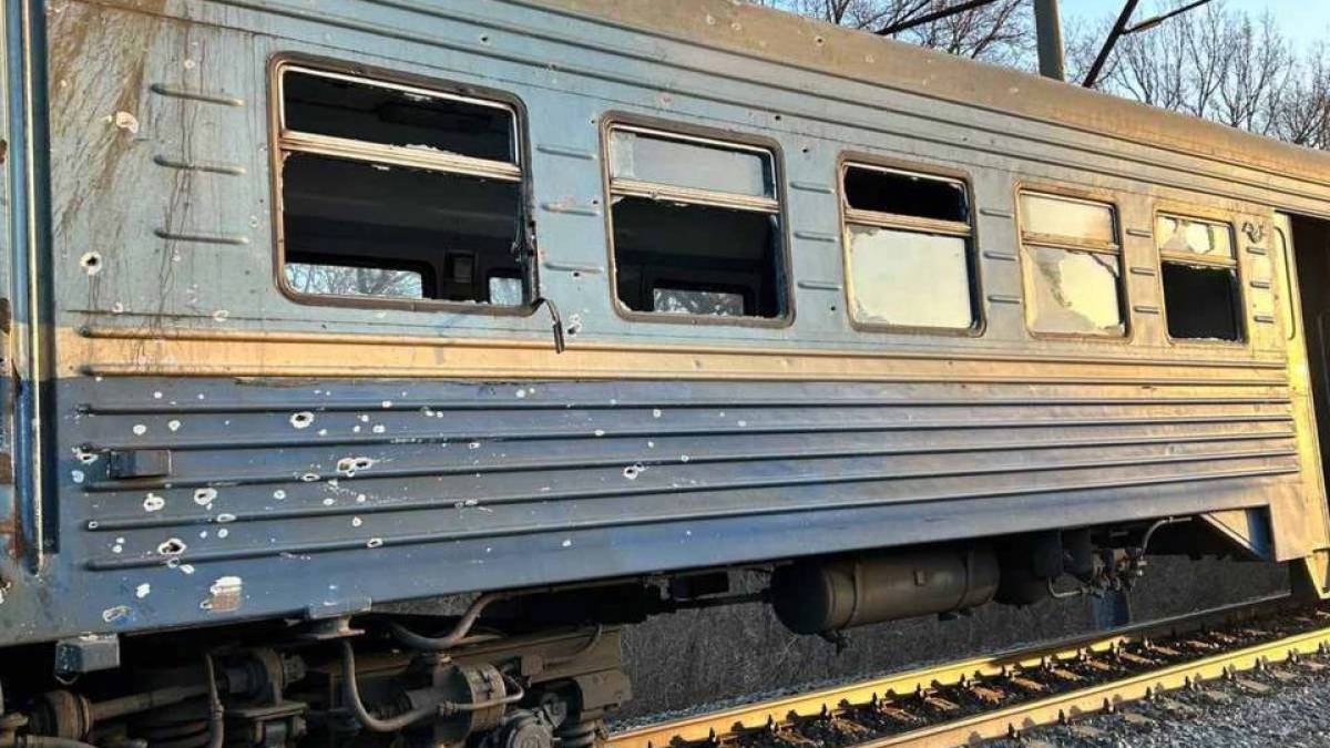 рф атакувала поїзд на Харківщині – поранені машиніст та помічник