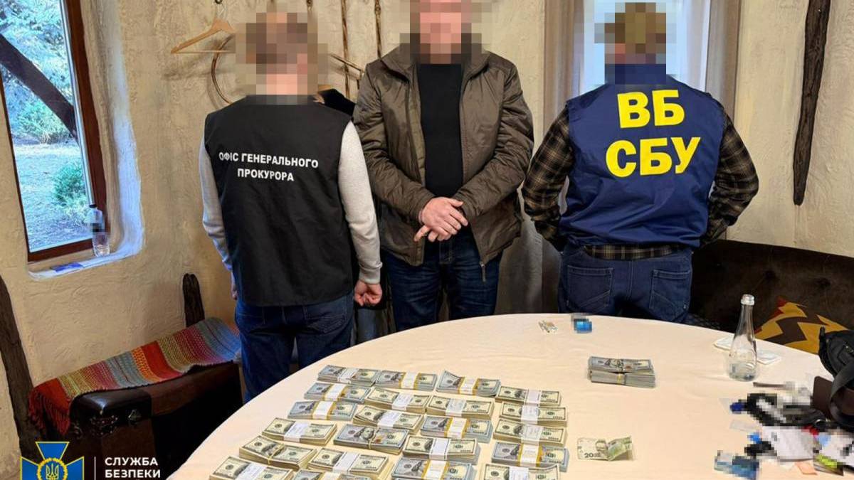 СБУ затримала двох топ-посадовців облуправлінь служби за підозрою у вимаганні $620 тисяч