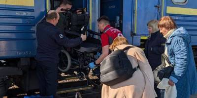 На Запоріжжі триває евакуація: людей вивозять до Закарпаття