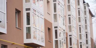У центрі Запоріжжя відбудували розбомблену росіянами багатоповерхівку (фото)