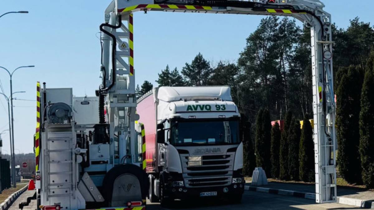 На кордоні з Польщею запрацювали ШІ-сканери