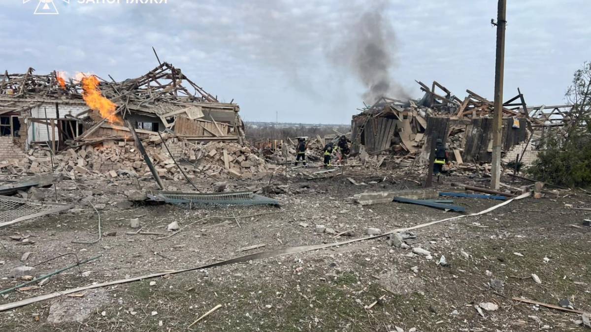 20 березня, внаслідок ворожих обстрілів на території Запоріжжя та передмістя виникло десять пожеж
