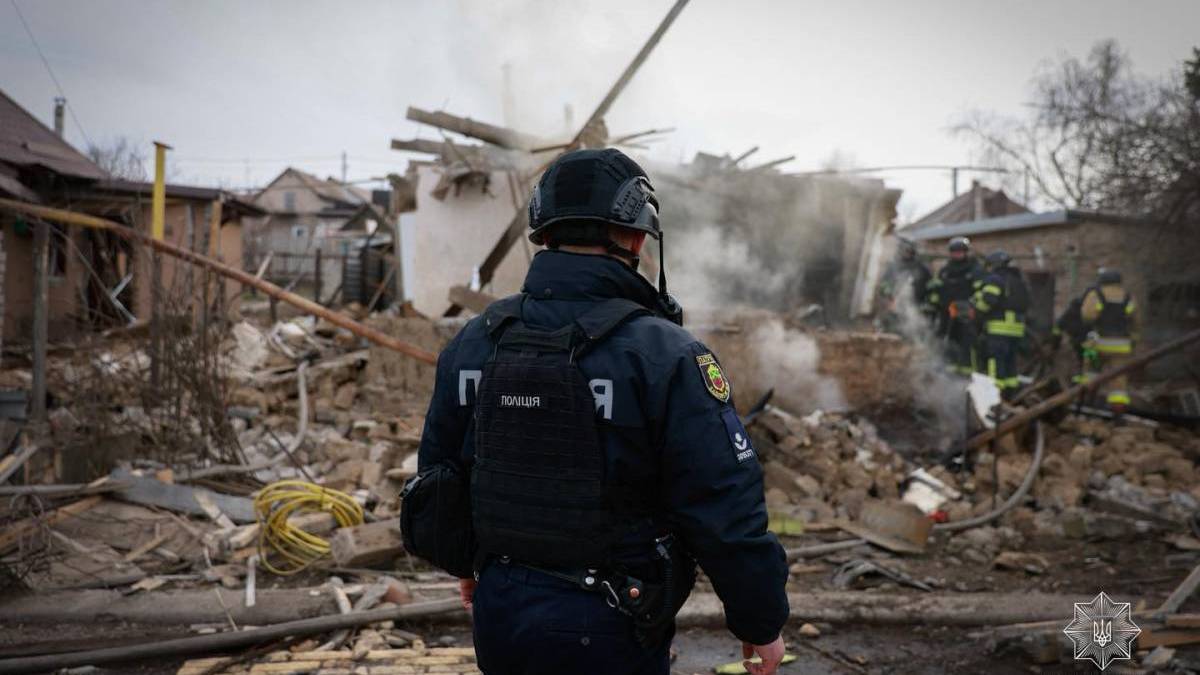 Поліцейські показали відео перших хвилин після ворожого удару по Запоріжжю 