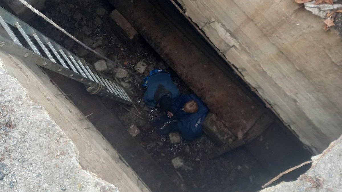 На Запоріжжі жінка провалилася у глибокий колодязь (фото)