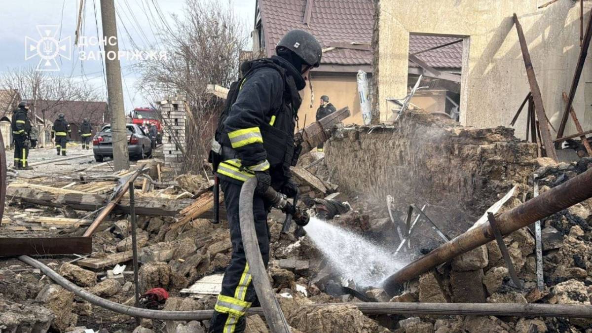 Шість пожеж виникли вчора через ворожі обстріли на території Запоріжжя та передмістя