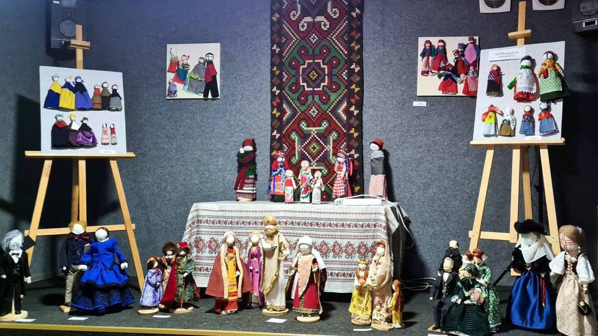У виставці «Таїна української ляльки. Родинна спадковість» – ляльки запорізького походження