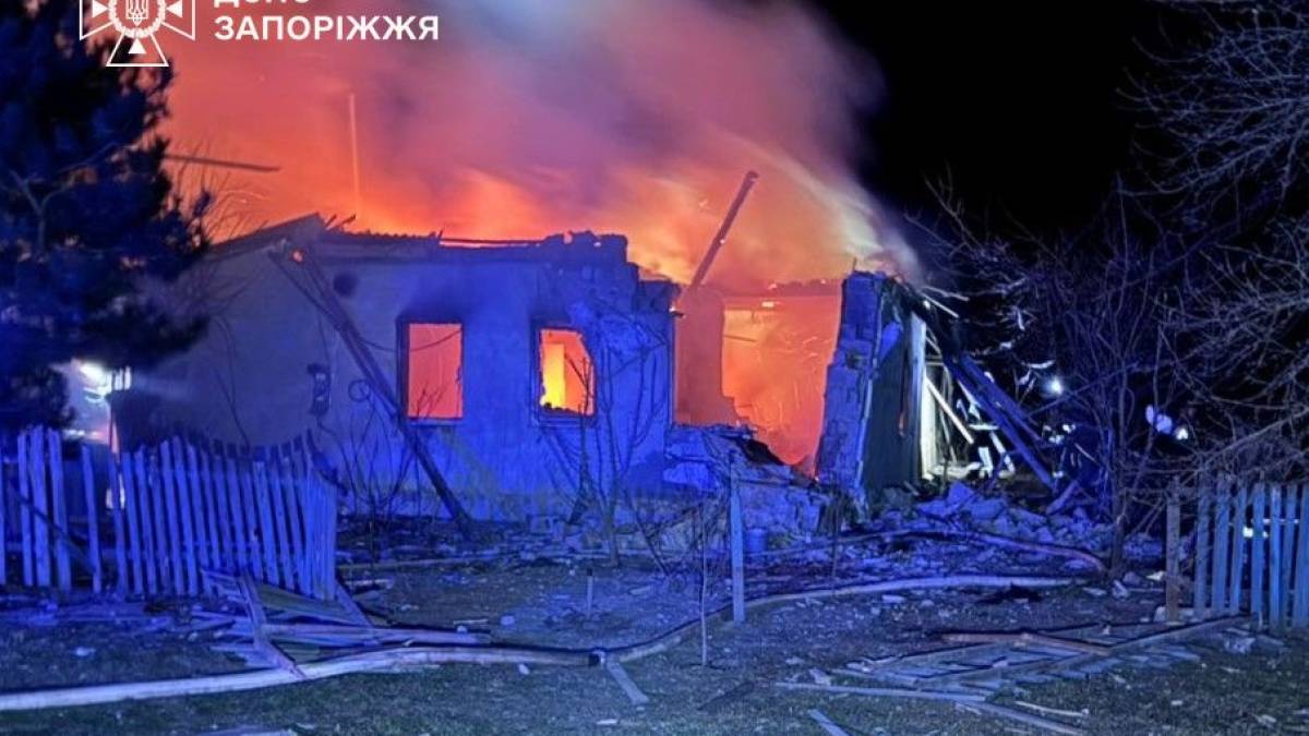 У Запорізькому районі внаслідок ворожого обстрілу загинуло подружжя, їхній 18 річний син травмований