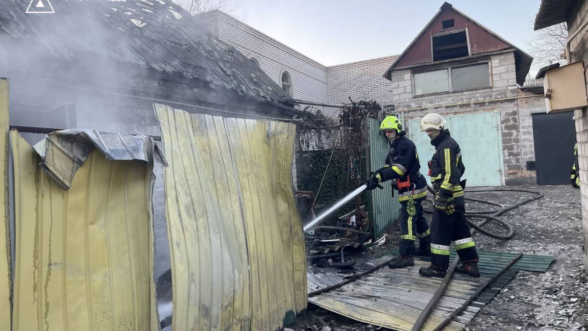 У Запоріжжі на пожежі врятували чоловіка, – повідомляє ДСНС