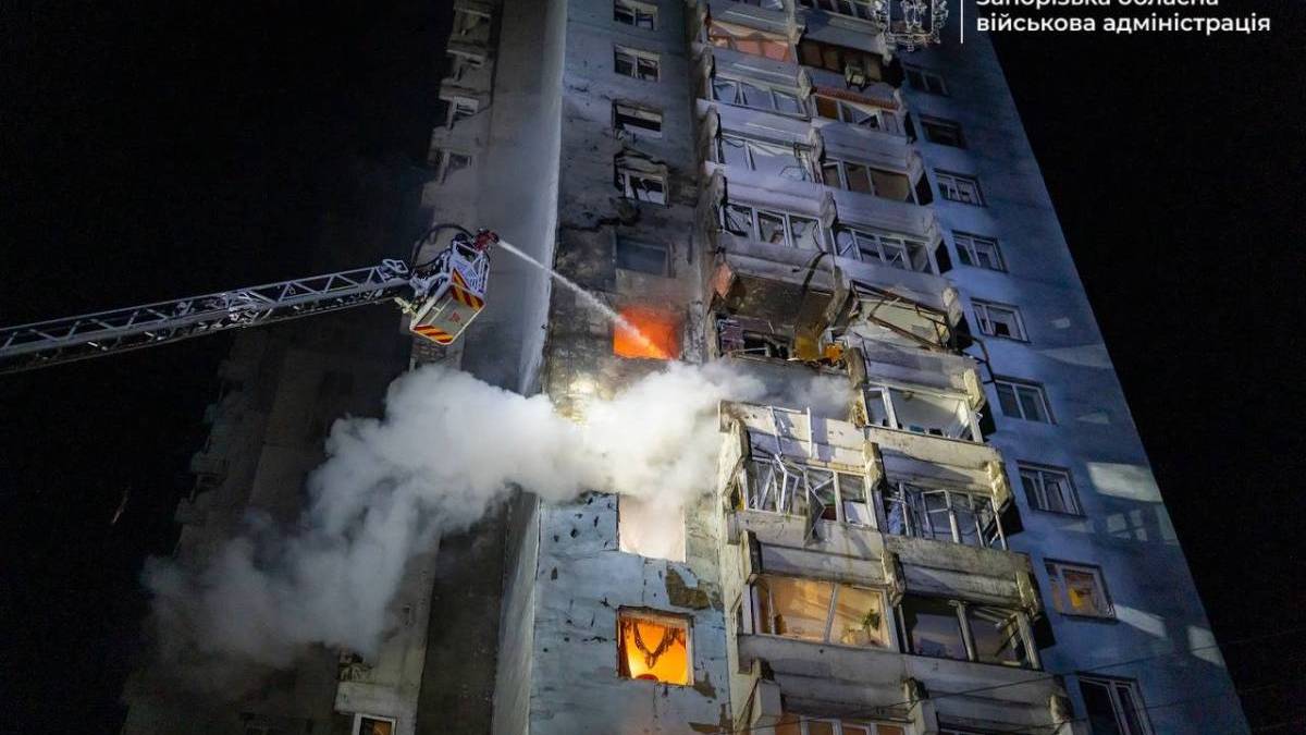 Масована нічна атака по Запоріжжю вночі. Триває ліквідація наслідків