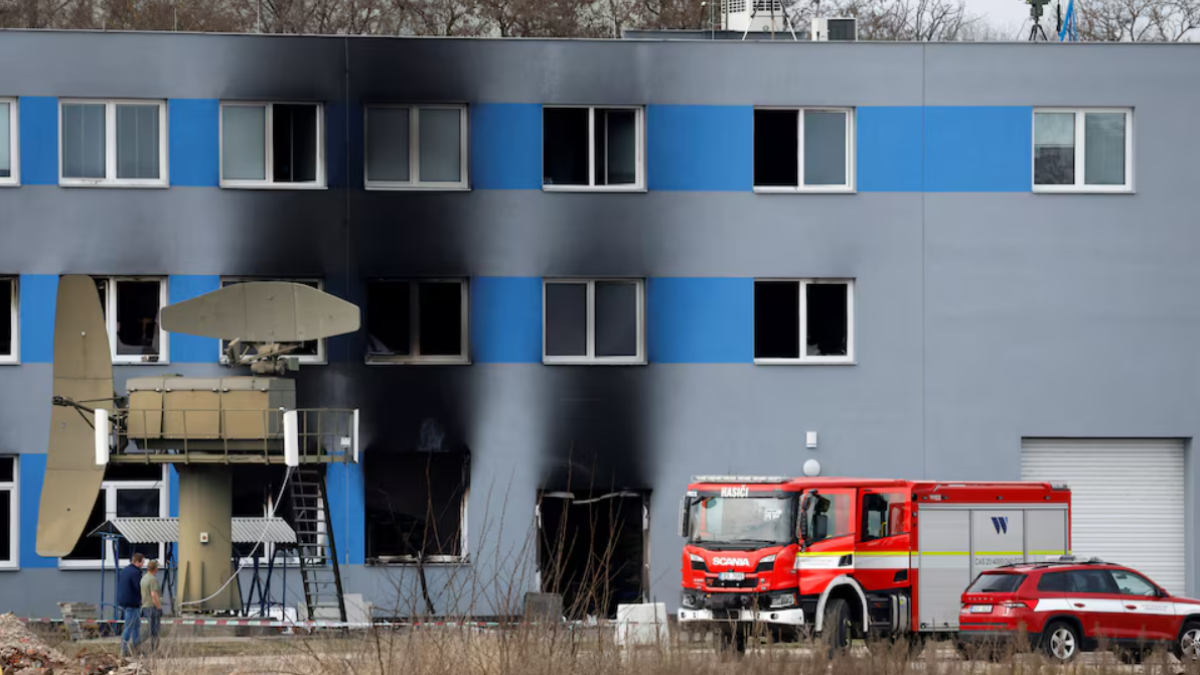 Поліція заарештувала трьох підозрюваних у підпалі збройного заводу в Чехії
