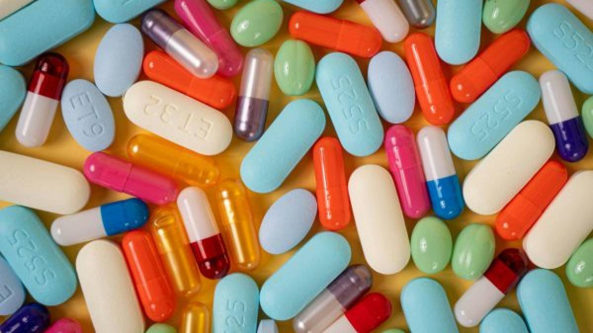 Коли аптека далеко: в Україні починають продавати ліки на заправках