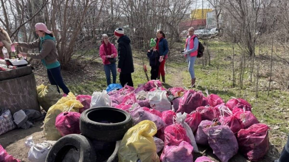 Під час толоки на березі річки Мокра запоріжці зібрали купу сміття