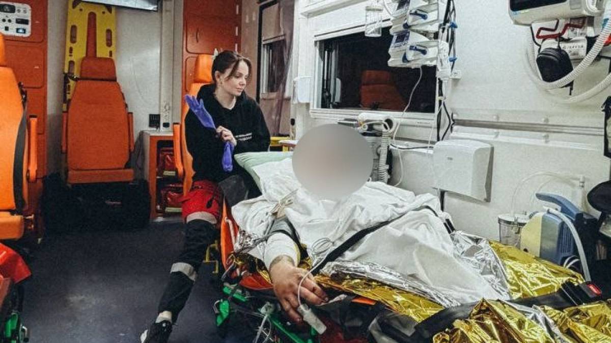 “Лікарі без кордонів” провели медичну евакуацію двох важких пацієнтів із Запоріжжя 