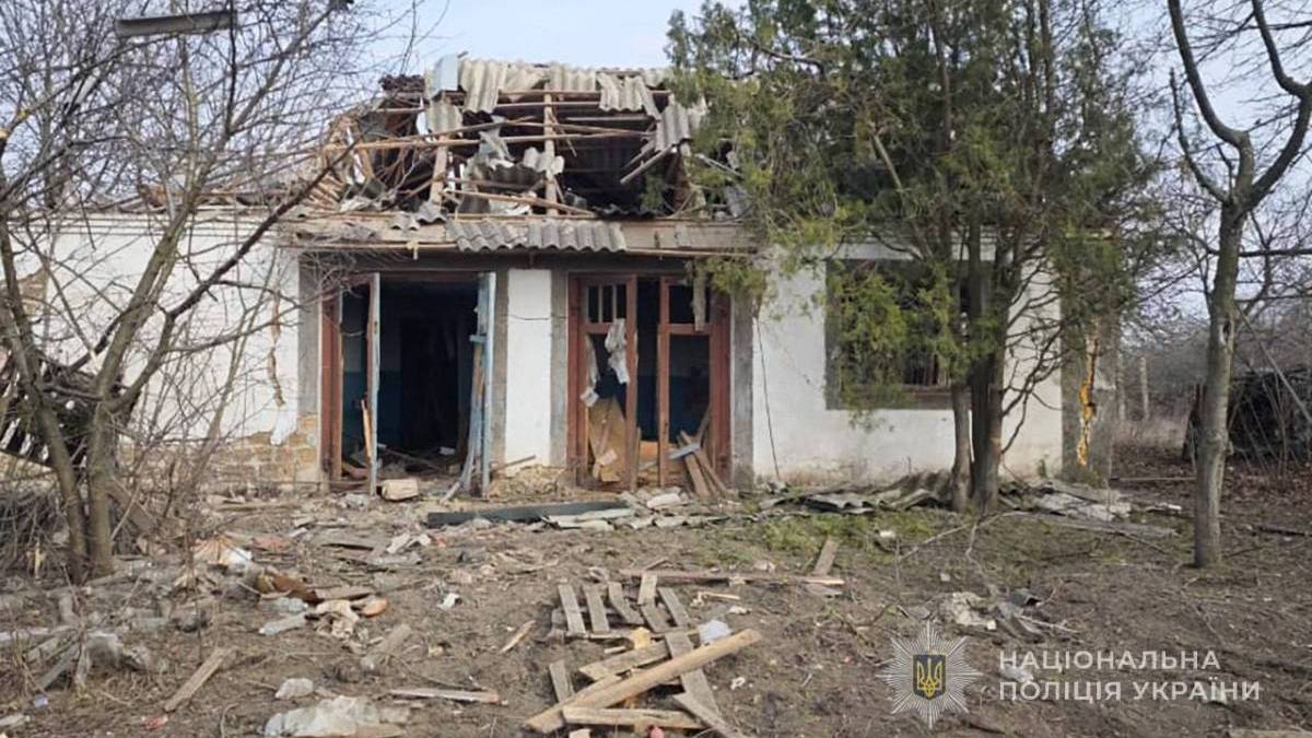 росіяни продовжують гатити по містах і селах на Запоріжжі