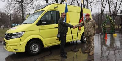 Фінський журналіст привіз до Запоріжжя реанімобілі для військових
