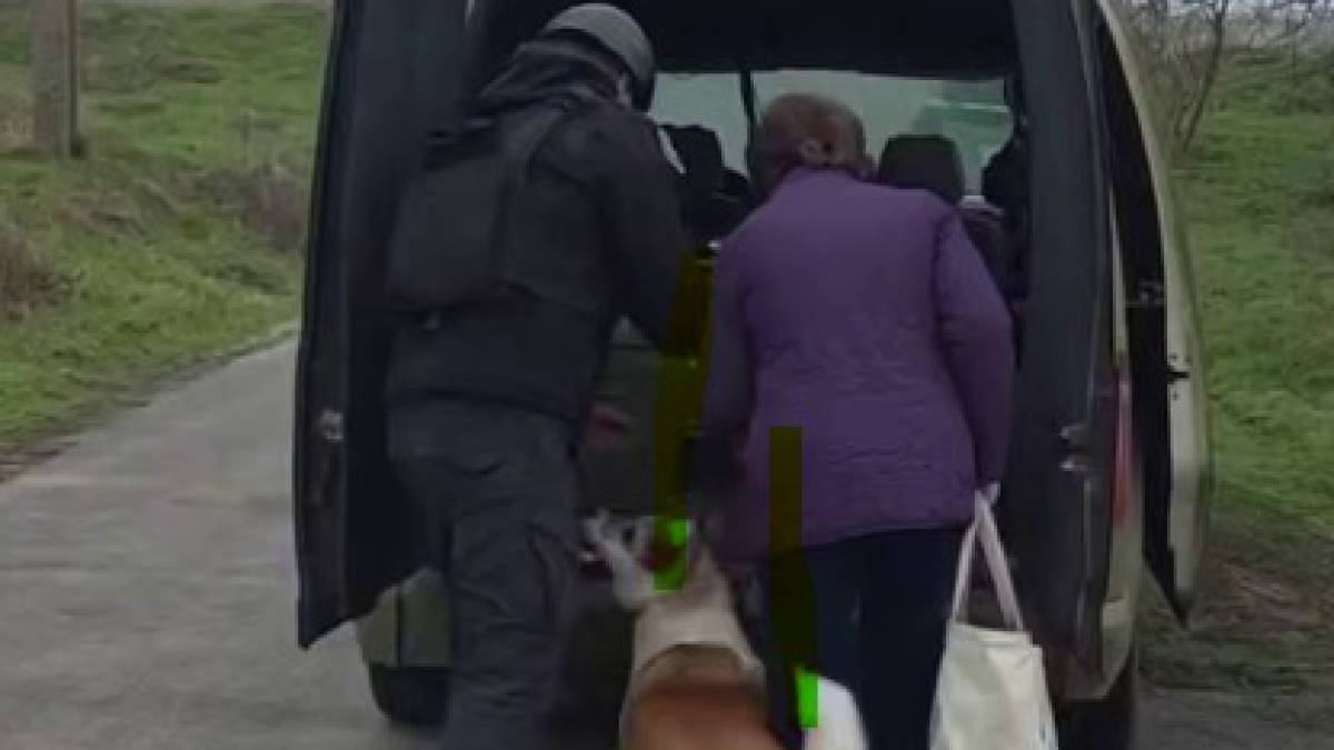 Волонтерам спільно з поліцією вдалося евакуювати кількох людей із Біленького