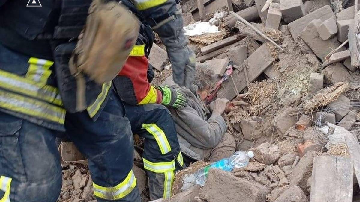 На Запоріжжі врятували жінку після обстрілу