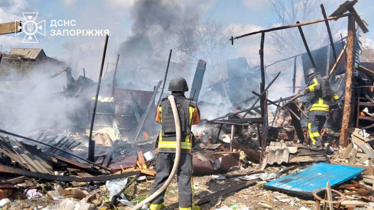 28 березня, внаслідок ворожих обстрілів на території Запоріжжя та передмістя виникло п’ять пожеж