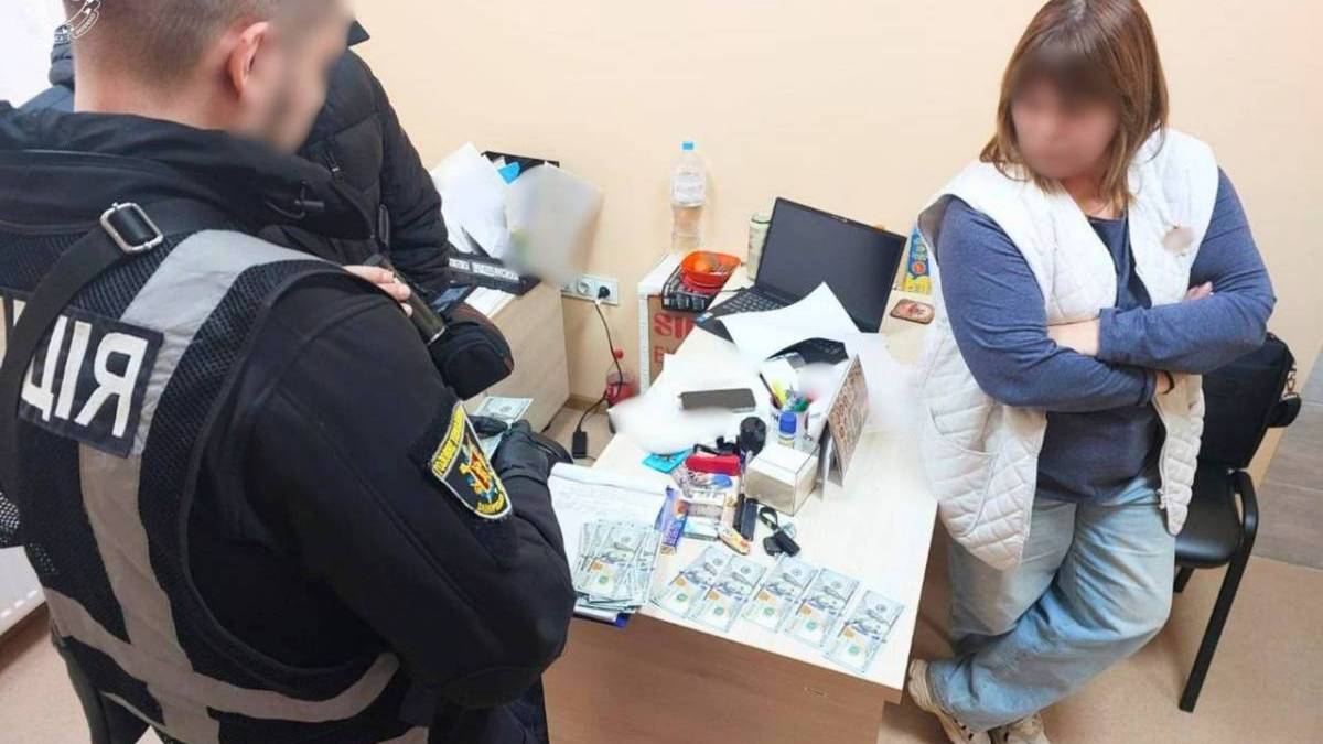 Шість тисяч доларів за фіктивний діагноз: у Запоріжжі затримали психіатра