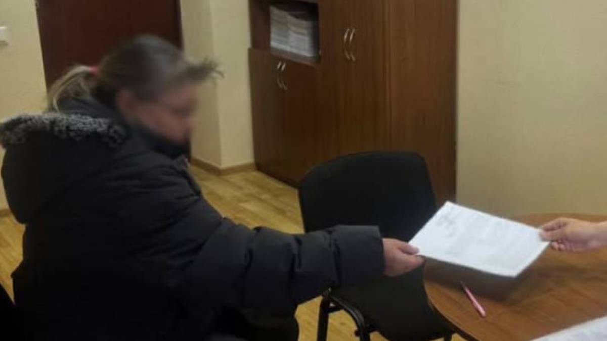 Киянці, яка утримувала у квартирі вовка та лисицю, повідомили про підозру