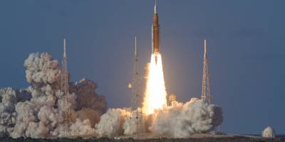 NASA запустило  пілотовану місію Artemis II на навколомісячну орбіту