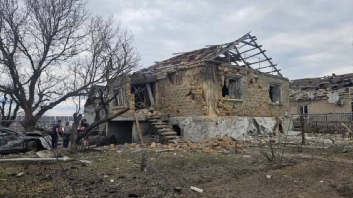 Вдень росіяни атакували три населені пункти Запорізького району: поранено людей, є руйнування