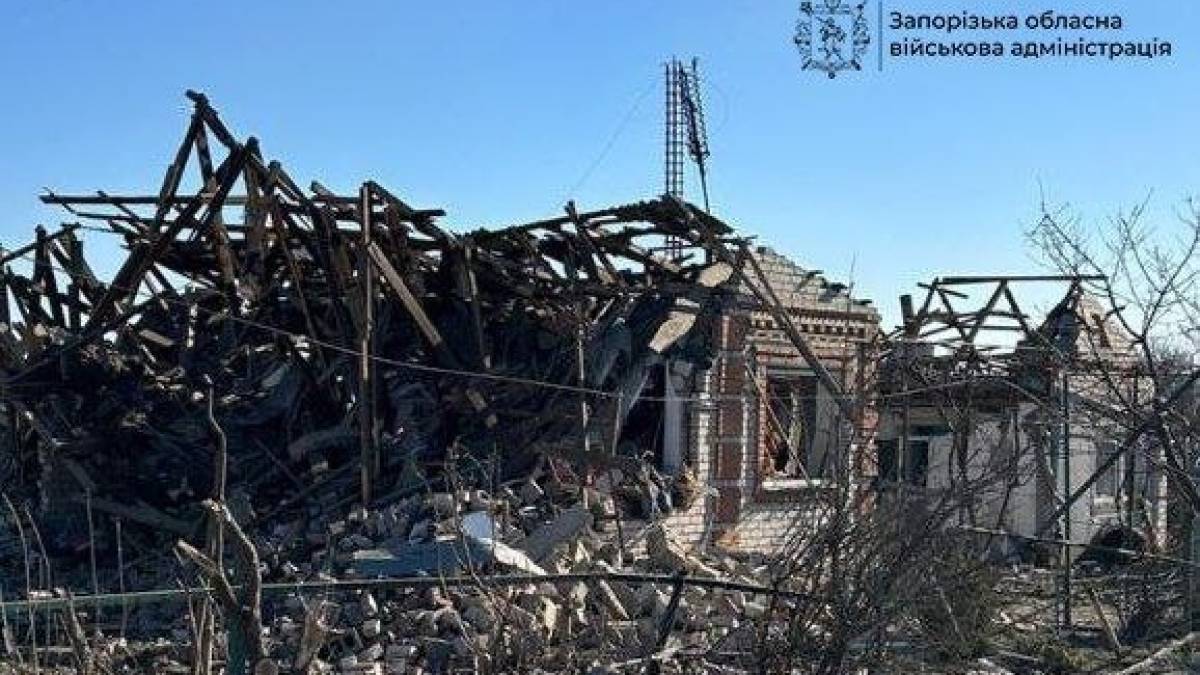 Одна людина загинула, ще троє отримали поранення внаслідок ворожих атак по Запорізькому району