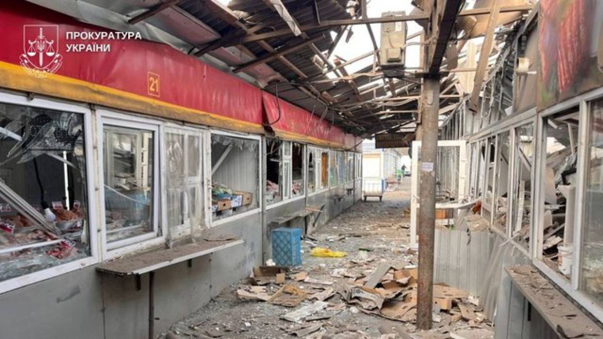 росіяни вдарили по ринку в Нікополі: п’ятеро людей загинули, 23 поранені