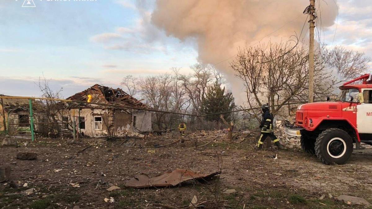 ДСНС Запорізької області: ліквідація наслідків ворожих обстрілів