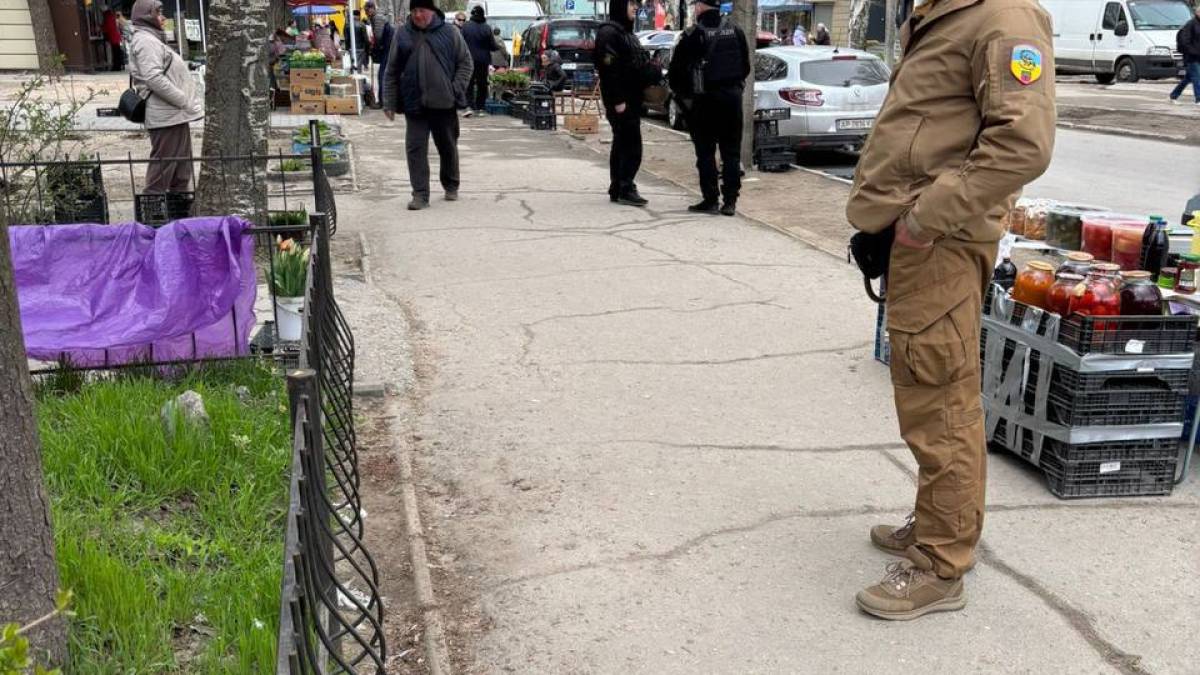 Мунварта спільно з Нацполіцією провели черговий рейд у Запоріжжі проти стихійної торгівлі